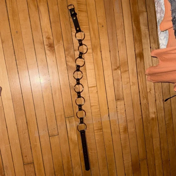 Black Leather Ring Link Belt with Silver Hardware - Picture 4 of 4